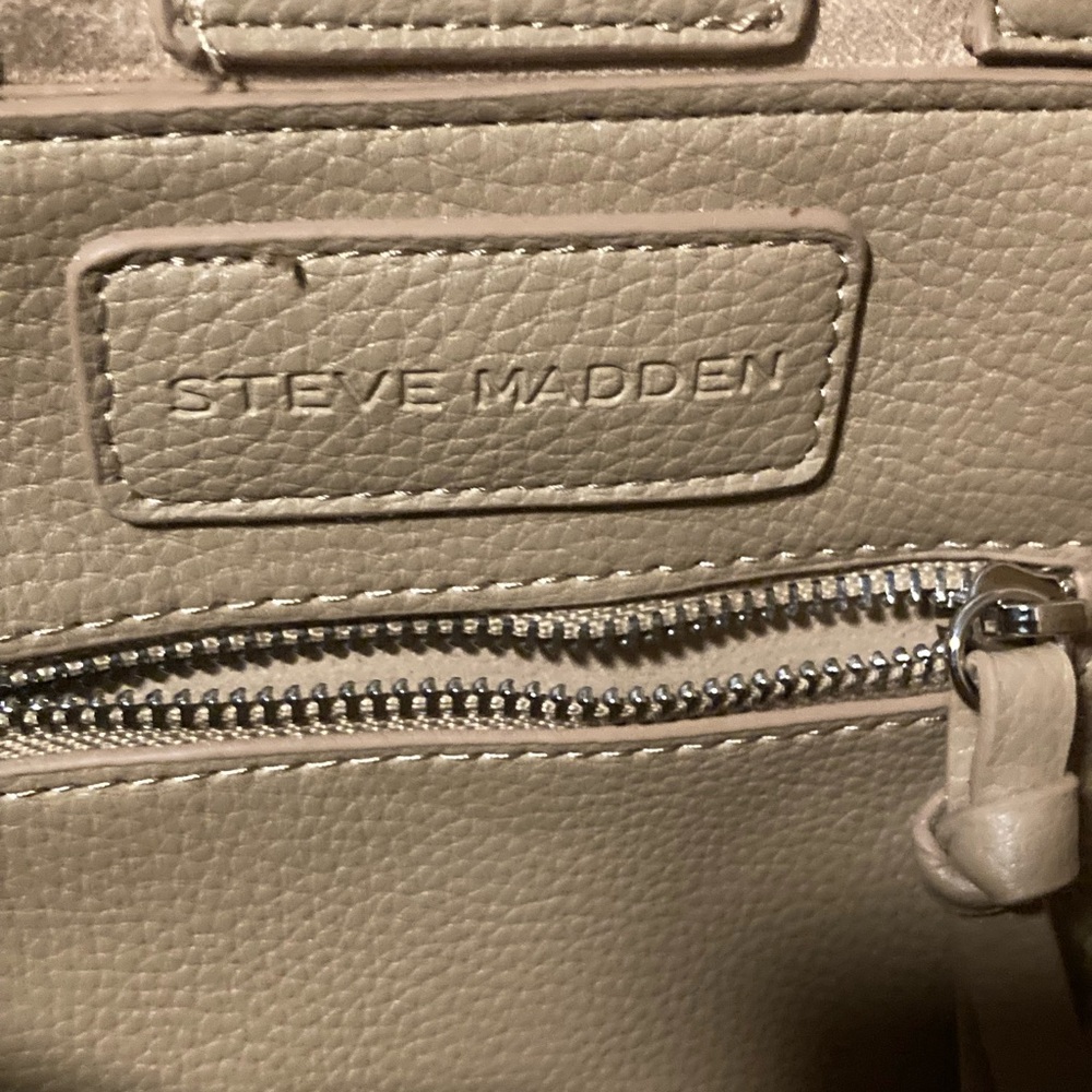 Steve Madden Beige Tote Bag with Strap, can be carried by hand or worn - Picture 6 of 11